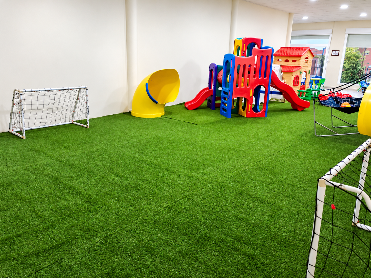 Campo de fútbol indoor con césped artificial en La Pinta Fuensalida